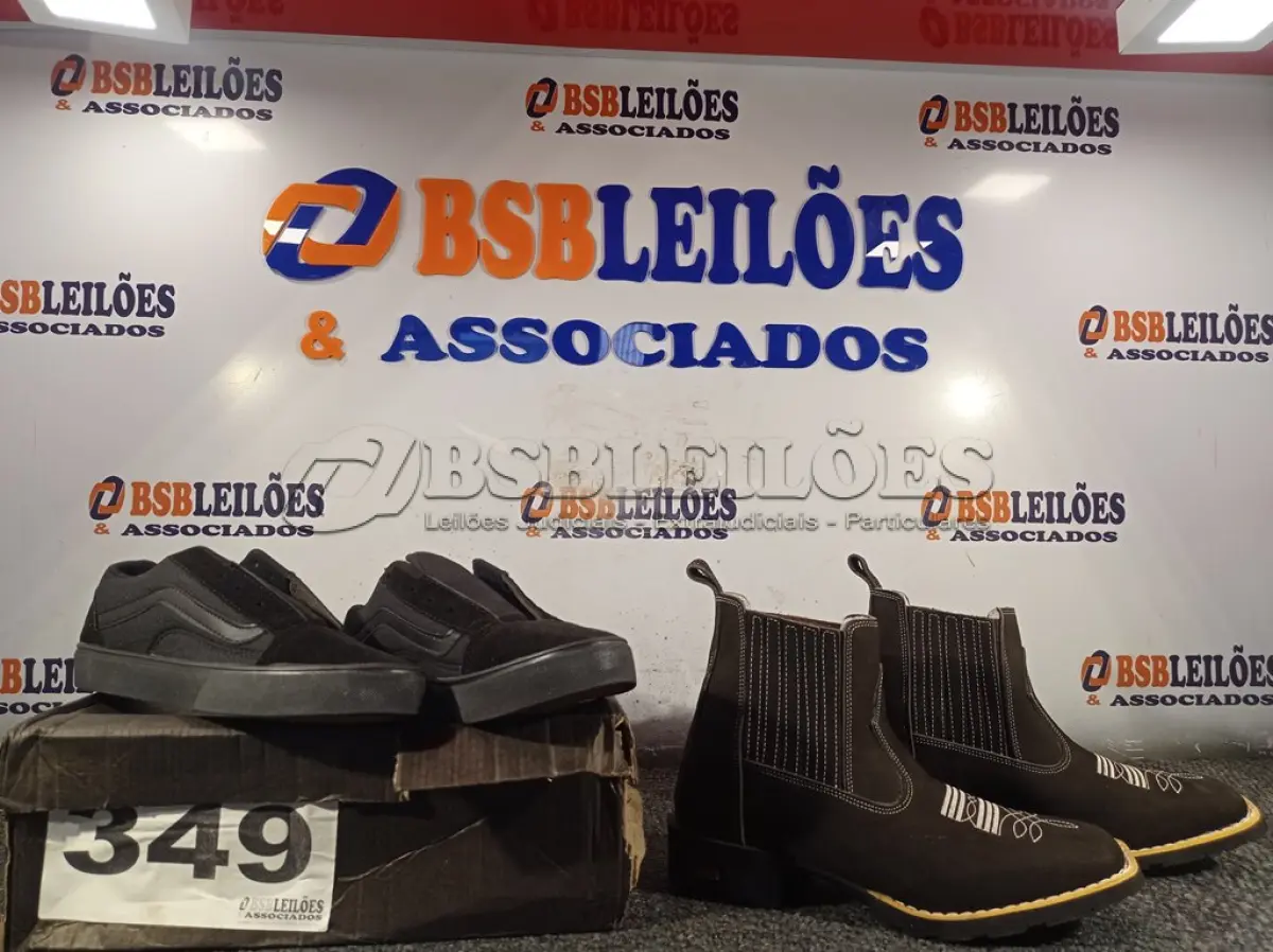 LOTE 349 - 02 – PARES DE CALÇADOS Nº 36 (NO ESTADO, NÃO SABEMOS SE FUNCIONA. LEILÃO NÃO TEM GARANTIA E NEM DEVOLUÇÃO, SUJEITO A POSSÍVEIS AVARIAS VISÍVEIS/OCULTAS E/OU AUSÊNCIA DE COMPONENTES)