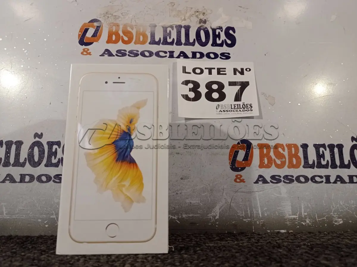 LOTE 387 - 01 - IPHONE 6S 32 GB DOURADO LACRADO (NO ESTADO, NÃO SABEMOS SE FUNCIONA. LEILÃO NÃO TEM GARANTIA E NEM DEVOLUÇÃO, SUJEITO A POSSÍVEIS AVARIAS VISÍVEIS/OCULTAS E/OU AUSÊNCIA DE COMPONENTES)