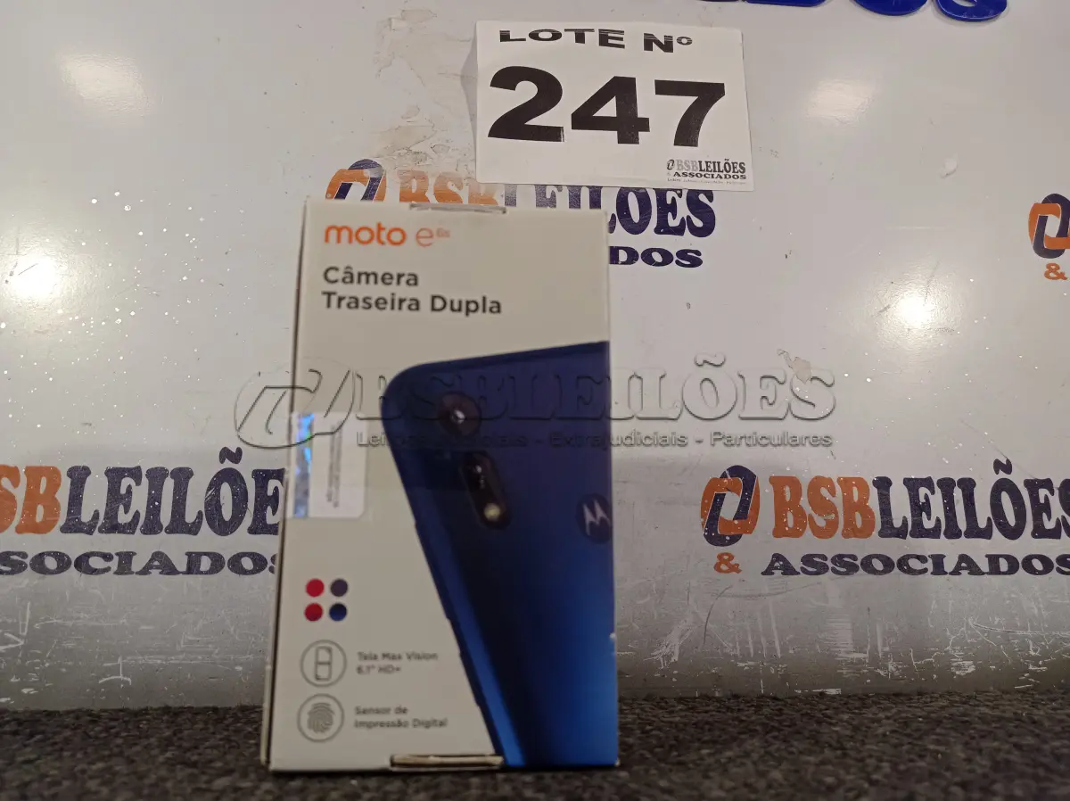 LOTE 247 - 01 - CELULAR MOTOROLA MOTO E6S 64GB 4G TELA 6.1 4GB RAM (NO ESTADO, NÃO SABEMOS SE FUNCIONA. LEILÃO NÃO TEM GARANTIA E NEM DEVOLUÇÃO, SUJEITO A POSSÍVEIS AVARIAS VISÍVEIS/OCULTAS E/OU AUSÊNCIA DE COMPONENTES)