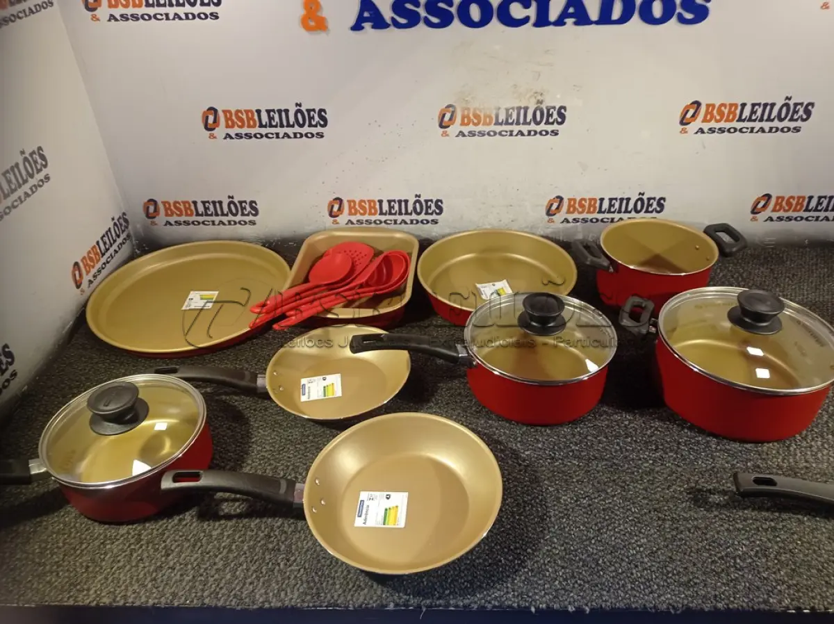 LOTE 301 - 01 - JOGO DE PANELA TRAMONTINA 15 PEÇAS (NO ESTADO, NÃO SABEMOS SE FUNCIONA. LEILÃO NÃO TEM GARANTIA E NEM DEVOLUÇÃO, SUJEITO A POSSÍVEIS AVARIAS VISÍVEIS/OCULTAS E/OU AUSÊNCIA DE COMPONENTES)