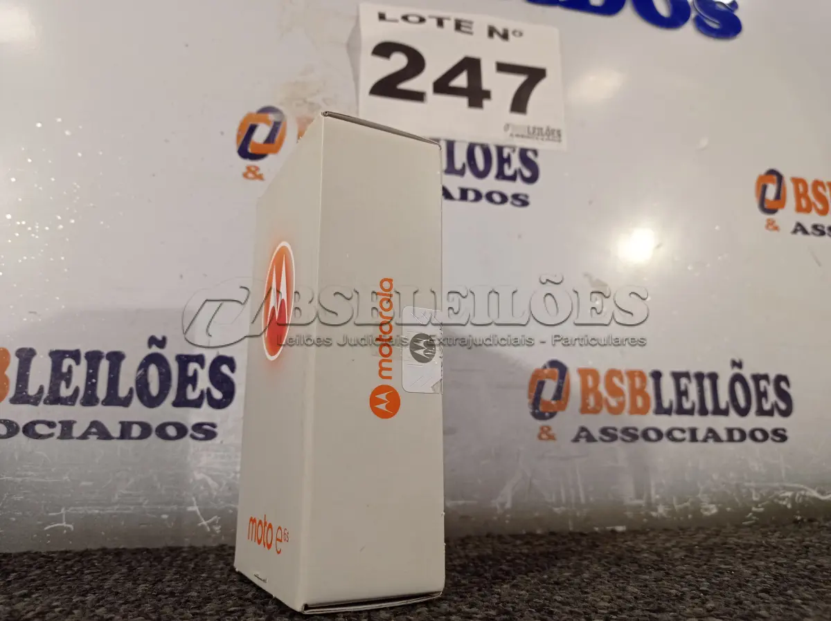 LOTE 247 - 01 - CELULAR MOTOROLA MOTO E6S 64GB 4G TELA 6.1 4GB RAM (NO ESTADO, NÃO SABEMOS SE FUNCIONA. LEILÃO NÃO TEM GARANTIA E NEM DEVOLUÇÃO, SUJEITO A POSSÍVEIS AVARIAS VISÍVEIS/OCULTAS E/OU AUSÊNCIA DE COMPONENTES)