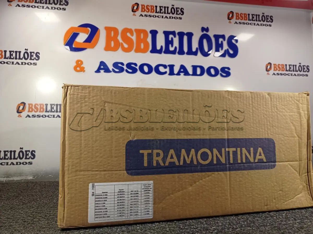 LOTE 361 - 01 - JOGO DE PANELA TRAMONTINA 15 PEÇAS (NO ESTADO, NÃO SABEMOS SE FUNCIONA. LEILÃO NÃO TEM GARANTIA E NEM DEVOLUÇÃO, SUJEITO A POSSÍVEIS AVARIAS VISÍVEIS/OCULTAS E/OU AUSÊNCIA DE COMPONENTES)