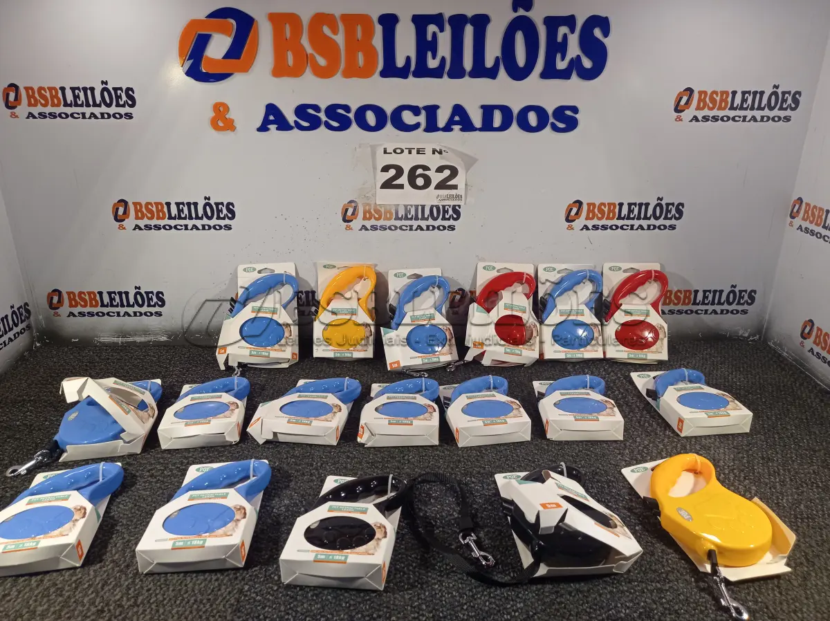 LOTE 262 - 18 - GUIAS RETRÁTIL P/COLEIRA 5 METROS PARA PETS COM TRAVA (NO ESTADO, NÃO SABEMOS SE FUNCIONA. LEILÃO NÃO TEM GARANTIA E NEM DEVOLUÇÃO, SUJEITO A POSSÍVEIS AVARIAS VISÍVEIS/OCULTAS E/OU AUSÊNCIA DE COMPONENTES)