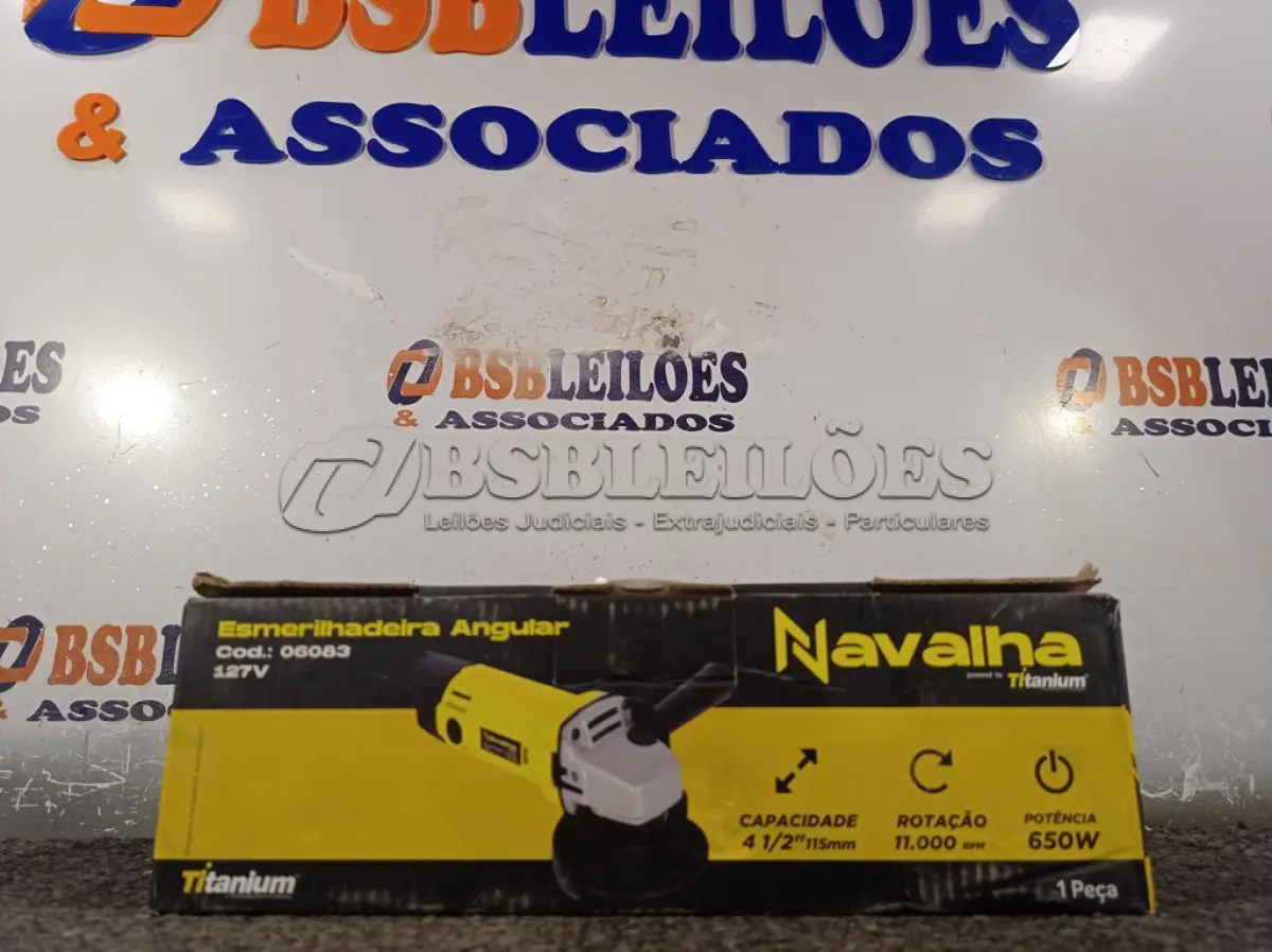 LOTE 379 - 01 - ESMERILHADEIRA NAVALHA ANGULAR 127V (NO ESTADO, NÃO SABEMOS SE FUNCIONA. LEILÃO NÃO TEM GARANTIA E NEM DEVOLUÇÃO, SUJEITO A POSSÍVEIS AVARIAS VISÍVEIS/OCULTAS E/OU AUSÊNCIA DE COMPONENTES)