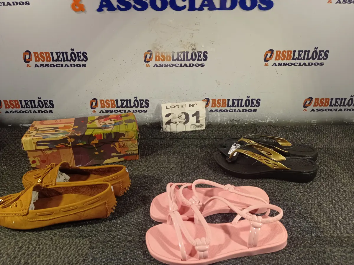 LOTE 291 - 03 – PARES DE CALÇADOS FEMININO Nº 37 (NO ESTADO, NÃO SABEMOS SE FUNCIONA. LEILÃO NÃO TEM GARANTIA E NEM DEVOLUÇÃO, SUJEITO A POSSÍVEIS AVARIAS VISÍVEIS/OCULTAS E/OU AUSÊNCIA DE COMPONENTES)