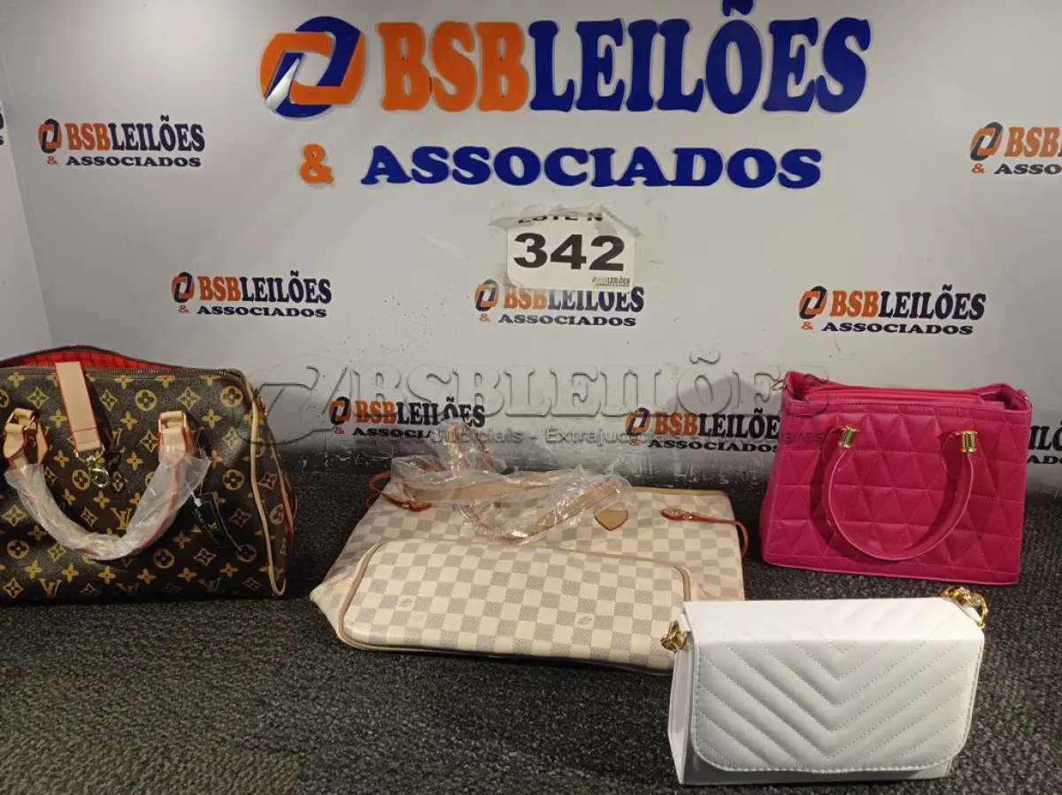 LOTE 342 - 04 – BOLSAS DIVERSAS (NO ESTADO, NÃO SABEMOS SE FUNCIONA. LEILÃO NÃO TEM GARANTIA E NEM DEVOLUÇÃO, SUJEITO A POSSÍVEIS AVARIAS VISÍVEIS/OCULTAS E/OU AUSÊNCIA DE COMPONENTES)
