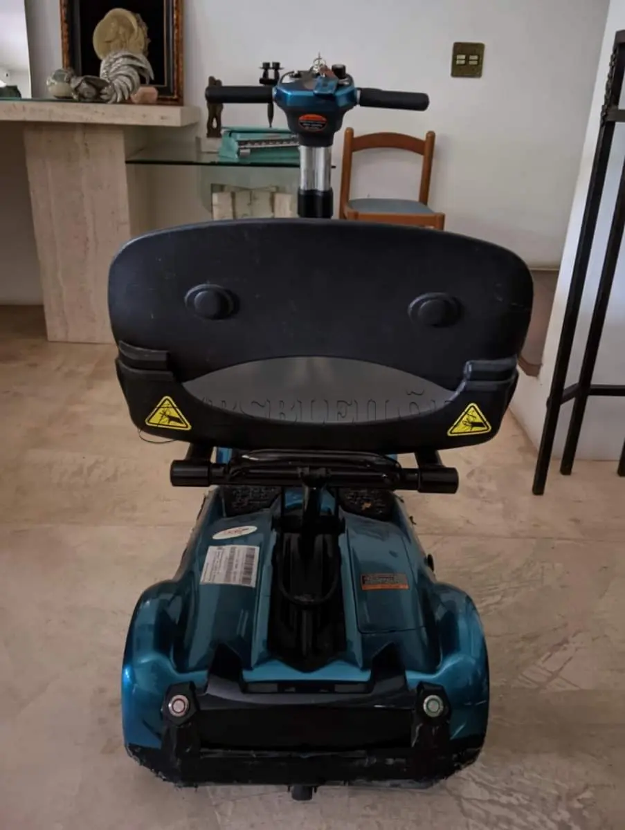LOTE 267 - SCOOTER FUNCIONANDO PERFEITAMENTE CARGA NA BATERIA TUDO OK ÓTIMO ESTADO ENVIAMOS PARA QUALQUER LUGAR DO BRASIL, MEDIANTE PAGAMENTO DO FRETE POR CONTA DO COMPRADOR (NO ESTADO)