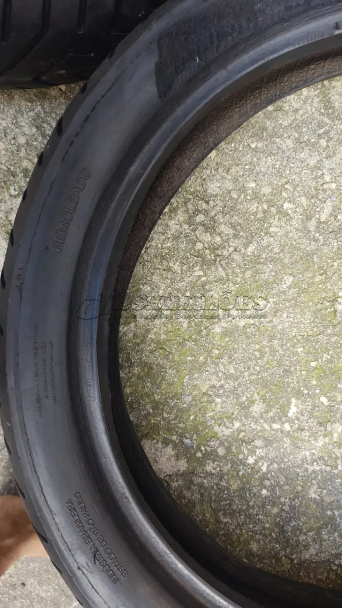 LOTE 367 - DOIS PNEUS DE  MOTO 130/70.17 MC (NO ESTADO)
