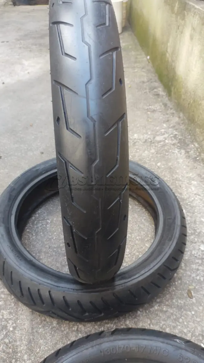 LOTE 363 - PNEU 100/90 B19 MICHELIN SCORCHER 31 HARLEY DAVIDSON (NO ESTADO)