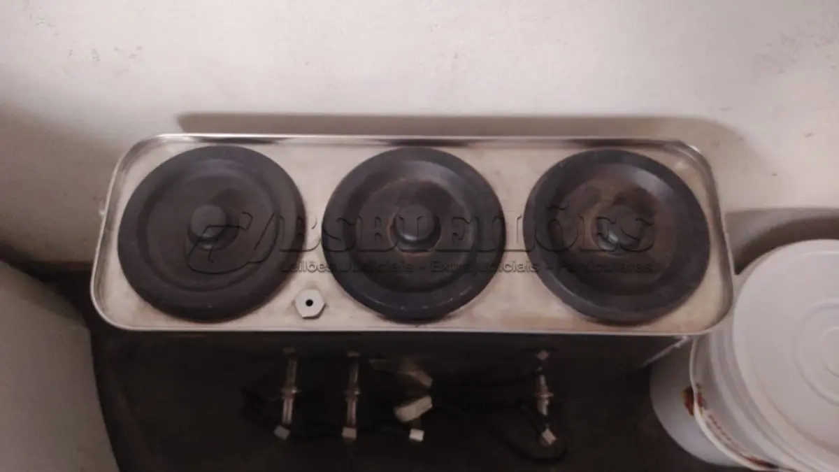 LOTE 426 - CAFETEIRA  EM INOX (NO ESTADO)