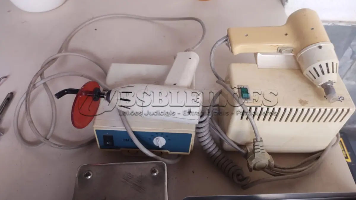 LOTE 421 - LOTE COM DIVERSOS ITENS ODONTOLÓGICOS (NO ESTADO)