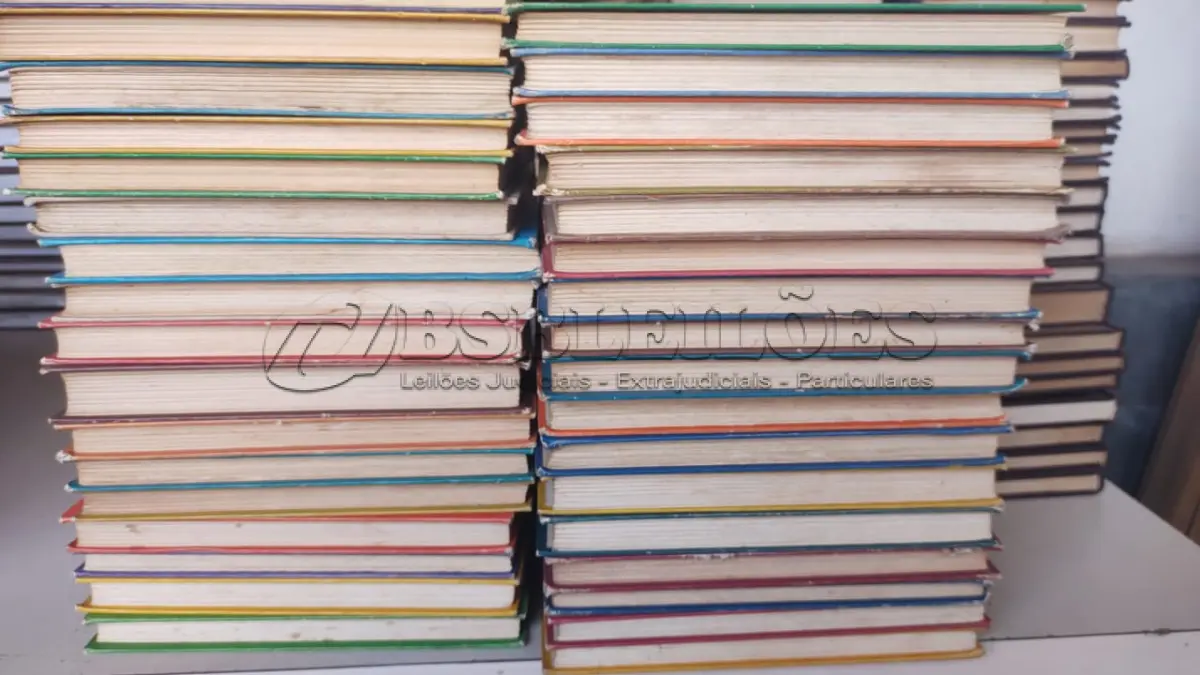 LOTE 618 - COLEÇÃO CLÁSSICOS DA LITERATURA JUVENIL COM 39 VOLUMES (NO ESTADO)