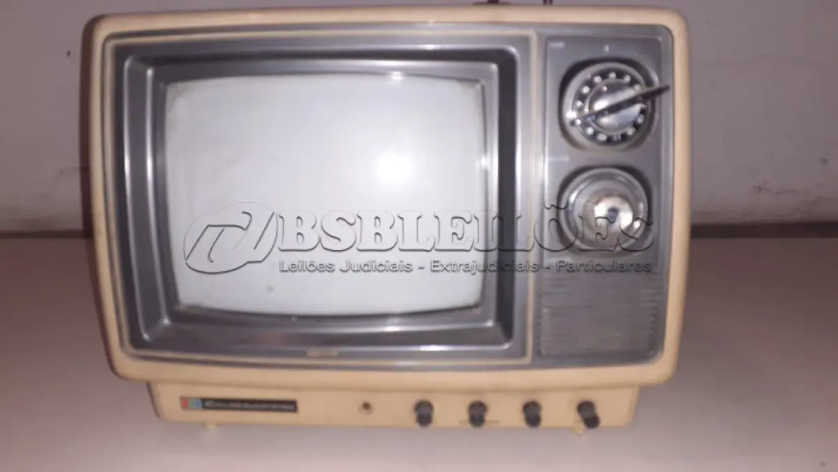 LOTE 468 - TV ANTIGA DÉCADA DE 80 LIGANDO PERFEITAMENTE ATE O MOMENTO SEM GARANTIA FUTURAS (NO ESTADO)
