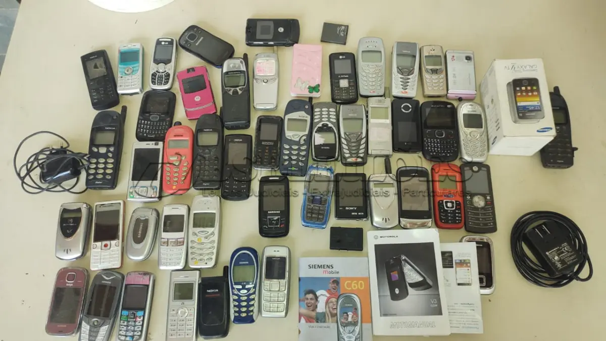 LOTE 481 - LOTE COM CELULARES ANTIGOS COLEÇÃO (NO ESTADO)