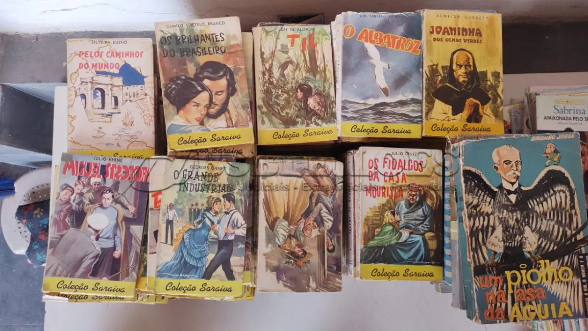LOTE 609 - RARA COLEÇÃO SARAIVA COM 277 LIVROS MAIS 28  LIVROS  RAROS (NO ESTADO)