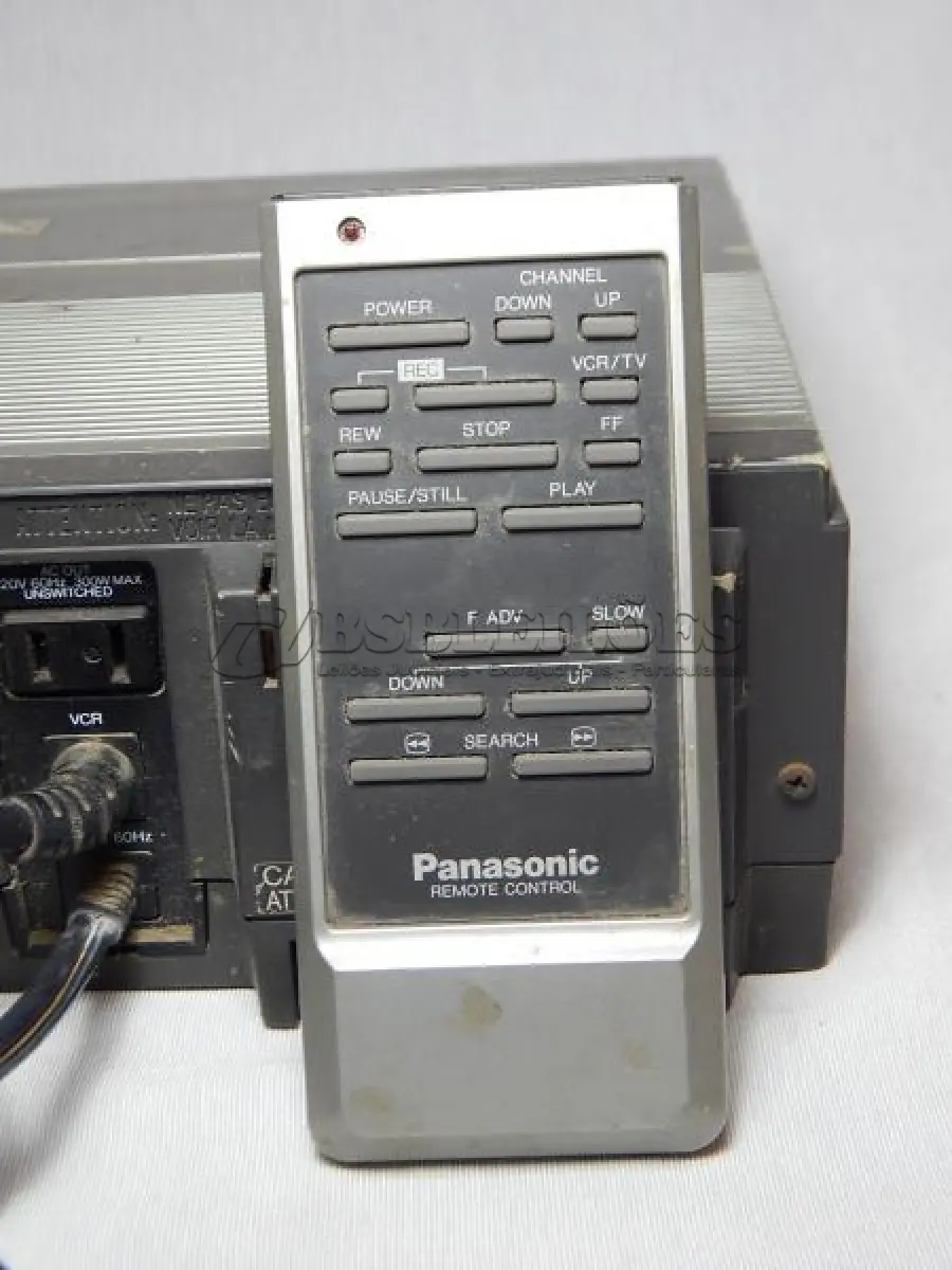 LOTE 465 - ANTIGO VÍDEO CASSETE VHS PORTÁTIL PANASONIC OMNIVISION, MODELO TV-5000, 127V, (NO ESTADO)