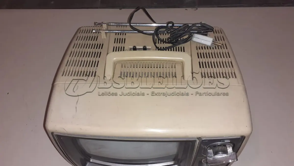LOTE 468 - TV ANTIGA DÉCADA DE 80 LIGANDO PERFEITAMENTE ATE O MOMENTO SEM GARANTIA FUTURAS (NO ESTADO)