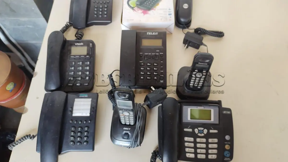 LOTE 494 - LOTE COM DIVERSOS TELEFONES (NO ESTADO)