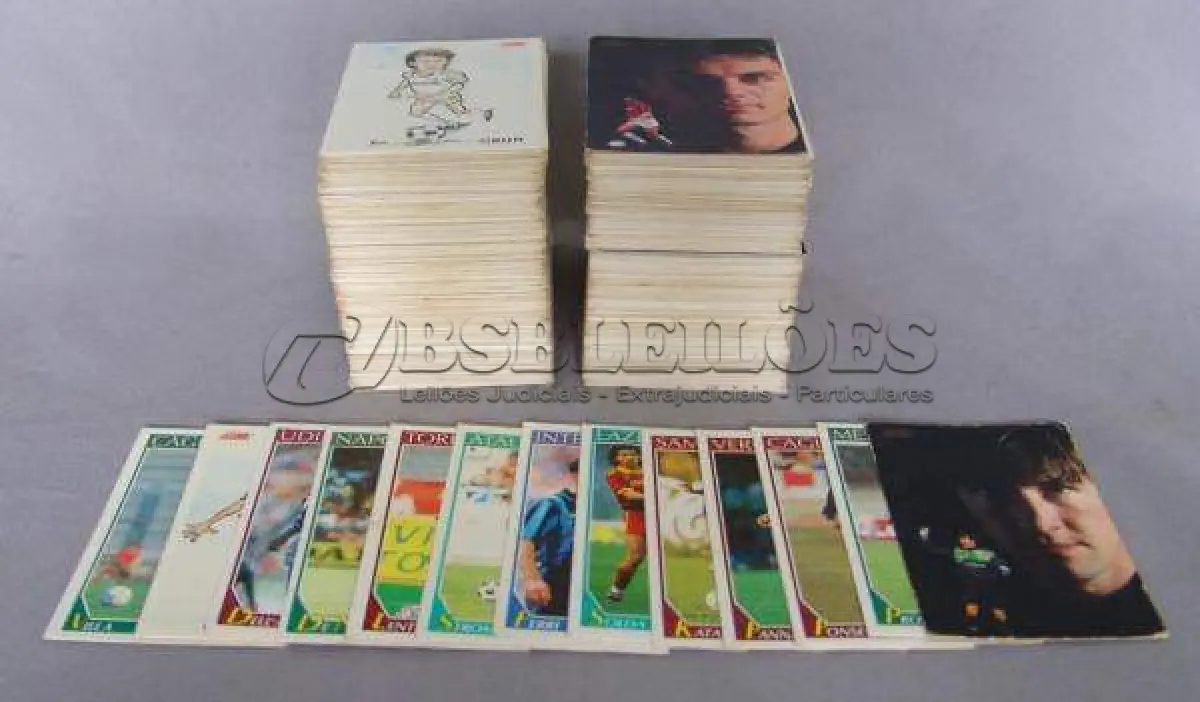 LOTE 579 - COLECIONISMO, MAIS DE QUATROCENTOS (+400) CARDS DO CAMPEONATO DE FUTEBOL ITALIANO.(NO ESTADO)