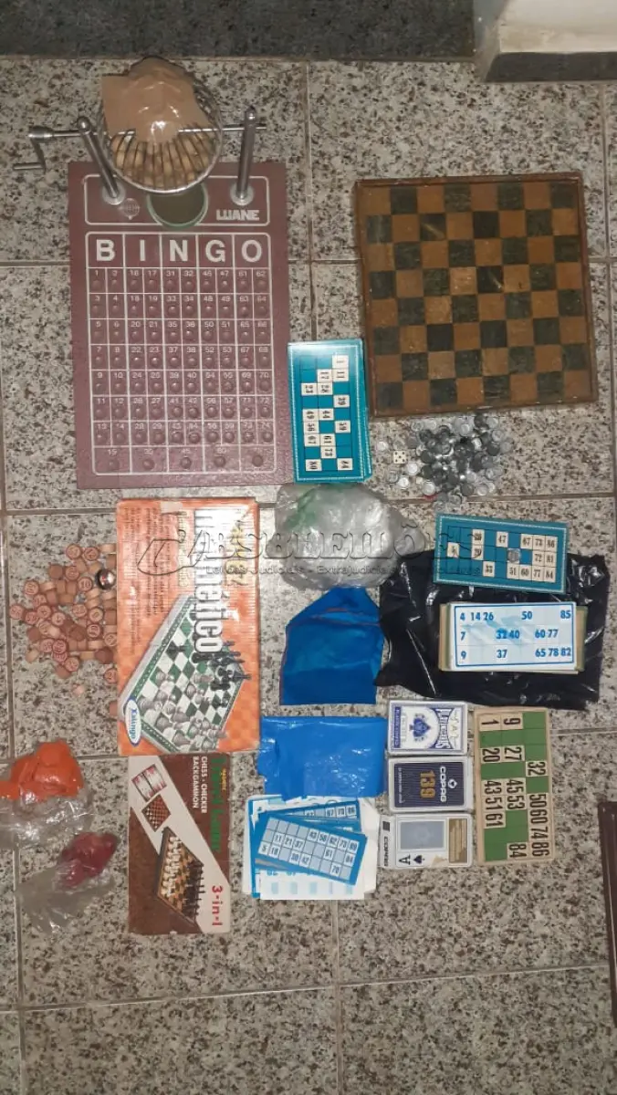 LOTE 450 - LOTE COM DAMAS, BARALHOS, BINGOS, XADREZ. DOMINÓS, POKERS(NO ESTADO)