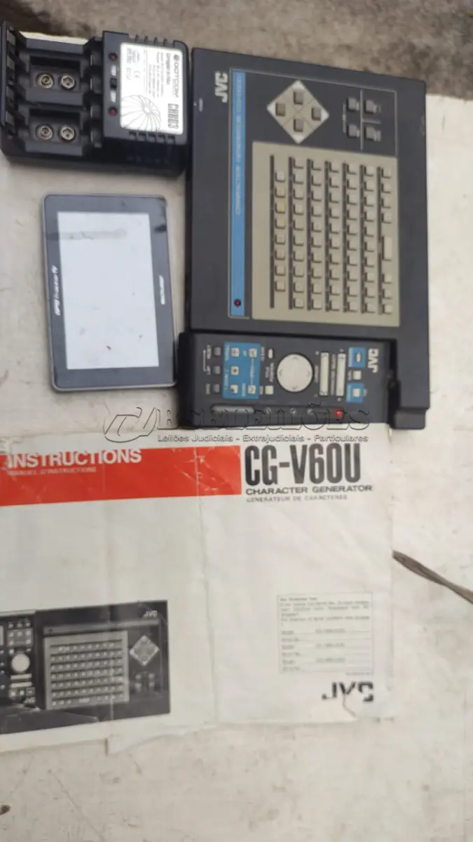 LOTE 431 - LOTE COM 1 HP IPAQ 210,1 GPS,1 CARREGADOR DE PILHAS E U1 EDITOR DE VÍDEO (NO ESTADO)