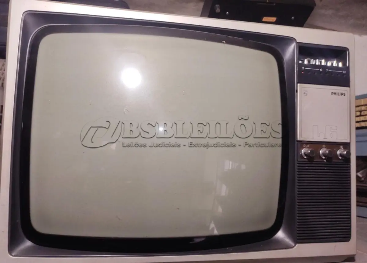 LOTE 470 - TV ANTIGA,PHILIPS 51 CM  DE LARGURA 35CM DE ALTURA FUNCIONANDO ATE O MOMENTO (NO ESTADO)