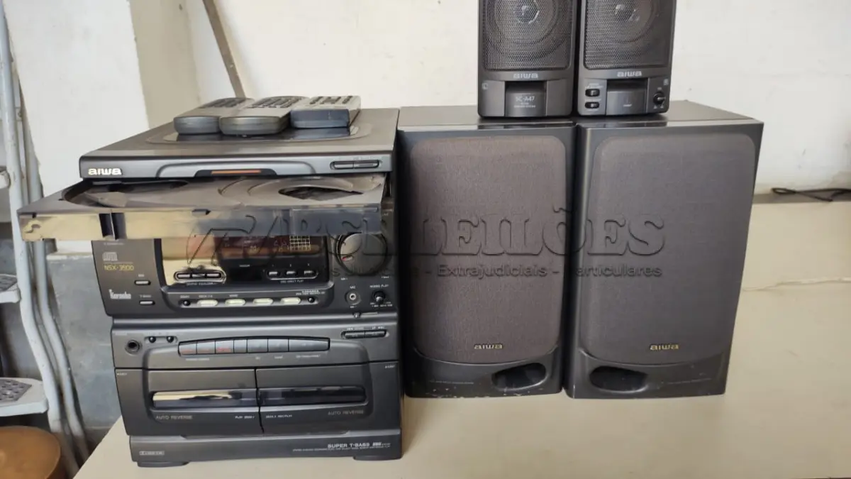 LOTE 507 - SOM AIWA LIGANDO SEM TESTES TAMPA DO CD NÃO FECHA (NO ESTADO)