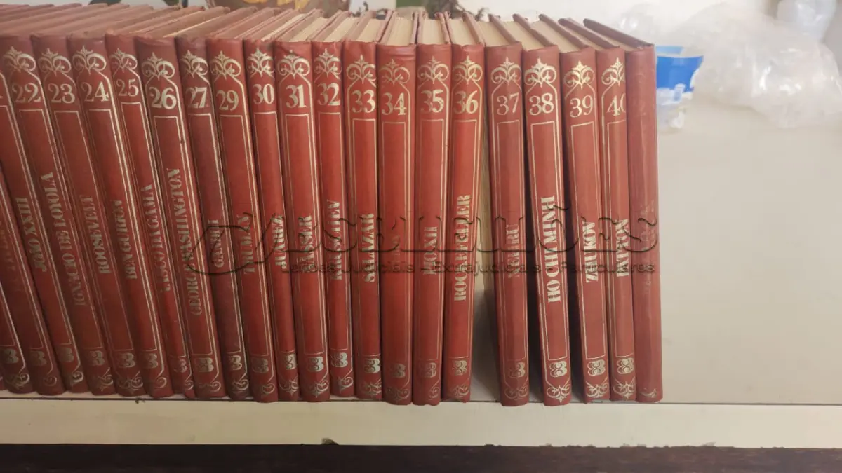LOTE 641 - BIBLIOTECA DE HISTÓRIA - GRANDES PERSONAGENS DE TODOS OS TEMPOS - 40 VOLUMES (NO ESTADO)