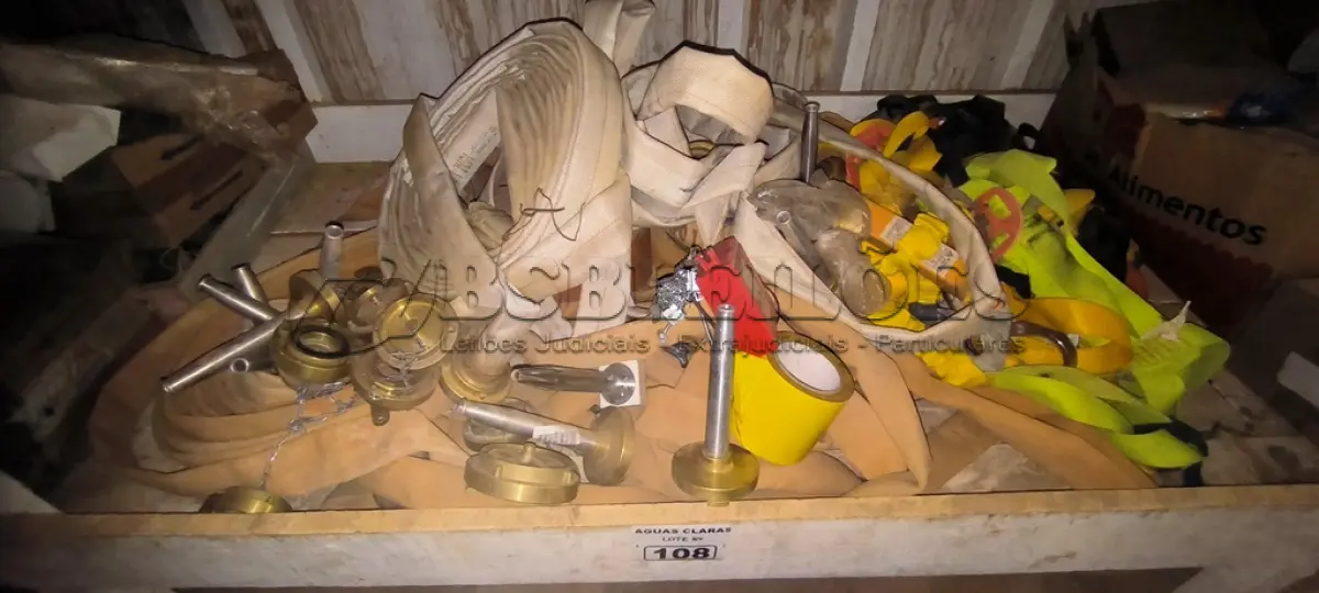 LOTE 108 - 01 LOTE COM CINTOS TALABARTE E MANGUEIRAS DE INCÊNDIO (NO ESTADO)