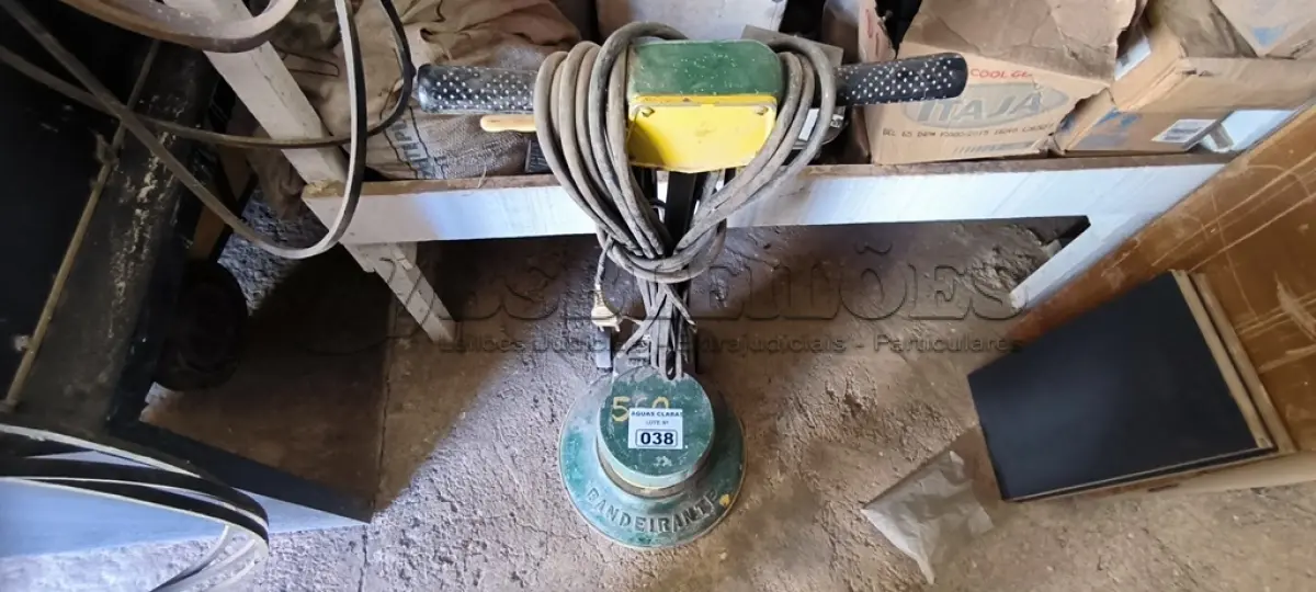 LOTE 038 - 01 ENCERADEIRA MARCA BANDEIRANTE (NO ESTADO)