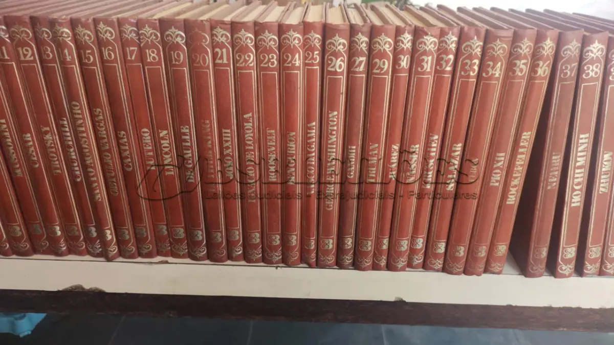 LOTE 641 - BIBLIOTECA DE HISTÓRIA - GRANDES PERSONAGENS DE TODOS OS TEMPOS - 40 VOLUMES (NO ESTADO)