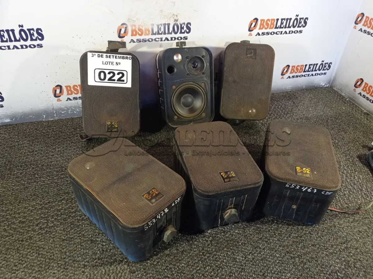 LOTE 022 - 06 CAIXAS DE SOM AMBIENTE MARCAS E MODELOS DIVERSOS. (NO ESTADO) ATENÇÃO! FAZER A VISITAÇÃO ANTES DE ARREMATAR, NÃO SABEMOS SE FUNCIONA. LEILÃO NÃO TEM GARANTIA E NEM DEVOLUÇÃO, SUJEITO A POSSÍVEIS AVARIAS VISÍVEIS/OCULTAS E/OU AUSÊNCIA DE COMPONENTES.