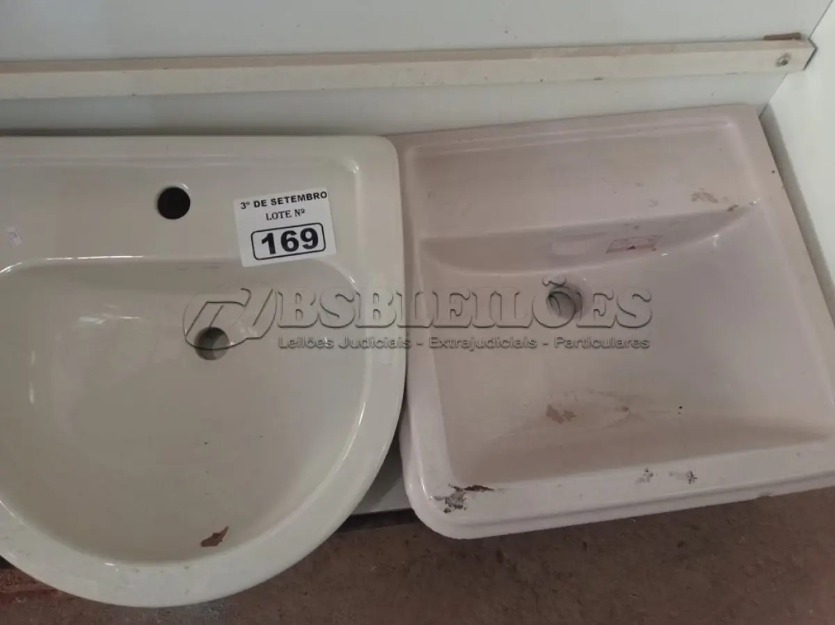 LOTE 169 - 02 CUBAS MARCAS E MODELOS DIVERSOS. (NO ESTADO) ATENÇÃO! FAZER A VISITAÇÃO ANTES DE ARREMATAR, NÃO SABEMOS SE FUNCIONA. LEILÃO NÃO TEM GARANTIA E NEM DEVOLUÇÃO, SUJEITO A POSSÍVEIS AVARIAS VISÍVEIS/OCULTAS E/OU AUSÊNCIA DE COMPONENTES.
