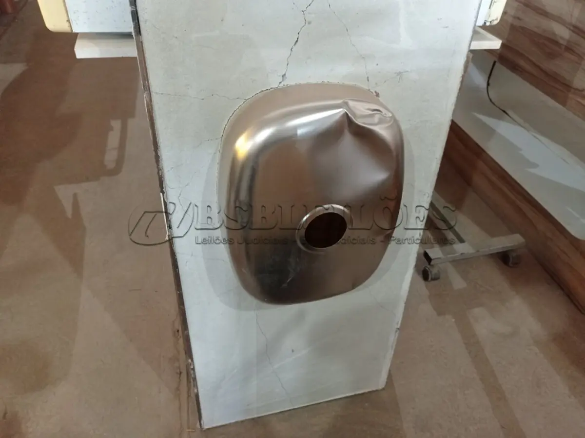 LOTE 128 - 01 PIA EM AÇO INOX CIMENTADO MEDINDO 1,40M X 0,53CM. (NO ESTADO) ATENÇÃO! FAZER A VISITAÇÃO ANTES DE ARREMATAR, NÃO SABEMOS SE FUNCIONA. LEILÃO NÃO TEM GARANTIA E NEM DEVOLUÇÃO, SUJEITO A POSSÍVEIS AVARIAS VISÍVEIS/OCULTAS E/OU AUSÊNCIA DE COMPONENTES.