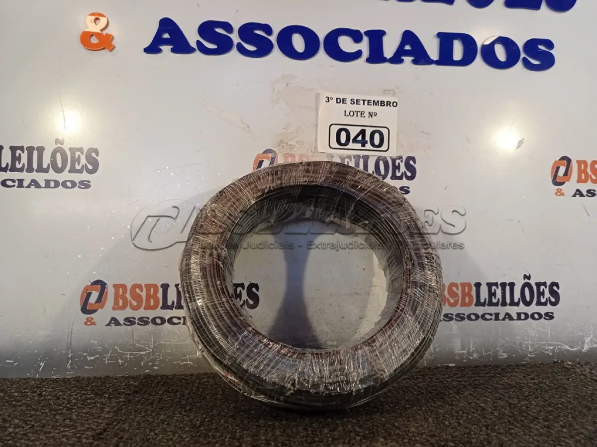 LOTE 040 - 01 ROLO DE CABO FLEXÍVEL 100M, 4MM NA COR PRETA. (NO ESTADO) ATENÇÃO! FAZER A VISITAÇÃO ANTES DE ARREMATAR, NÃO SABEMOS SE FUNCIONA. LEILÃO NÃO TEM GARANTIA E NEM DEVOLUÇÃO, SUJEITO A POSSÍVEIS AVARIAS VISÍVEIS/OCULTAS E/OU AUSÊNCIA DE COMPONENTES.