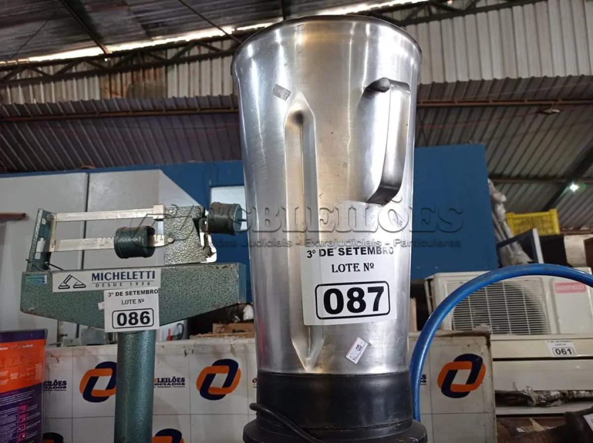 LOTE 087 - 01 LIQUIDIFICADOR INDUSTRIAL MARCA POLI. (NO ESTADO) ATENÇÃO! FAZER A VISITAÇÃO ANTES DE ARREMATAR, NÃO SABEMOS SE FUNCIONA. LEILÃO NÃO TEM GARANTIA E NEM DEVOLUÇÃO, SUJEITO A POSSÍVEIS AVARIAS VISÍVEIS/OCULTAS E/OU AUSÊNCIA DE COMPONENTES.