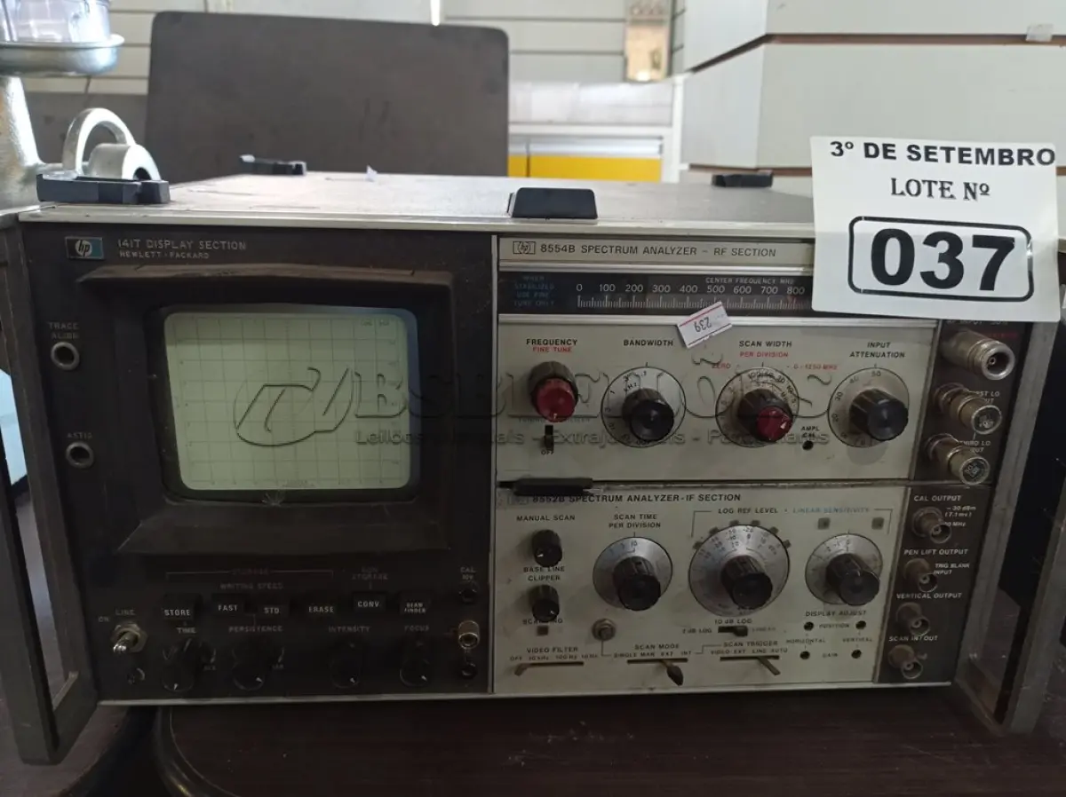 LOTE 037 - 01 ESPECTRÔMETRO DE FREQUÊNCIA, COM MANUAIS DE SERVIÇO, CALIBRAGEM E ESQUEMA ELETROELETRÔNICO. (NO ESTADO) ATENÇÃO! FAZER A VISITAÇÃO ANTES DE ARREMATAR, NÃO SABEMOS SE FUNCIONA. LEILÃO NÃO TEM GARANTIA E NEM DEVOLUÇÃO, SUJEITO A POSSÍVEIS AVARIAS VISÍVEIS/OCULTAS E/OU AUSÊNCIA DE COMPONENTES.