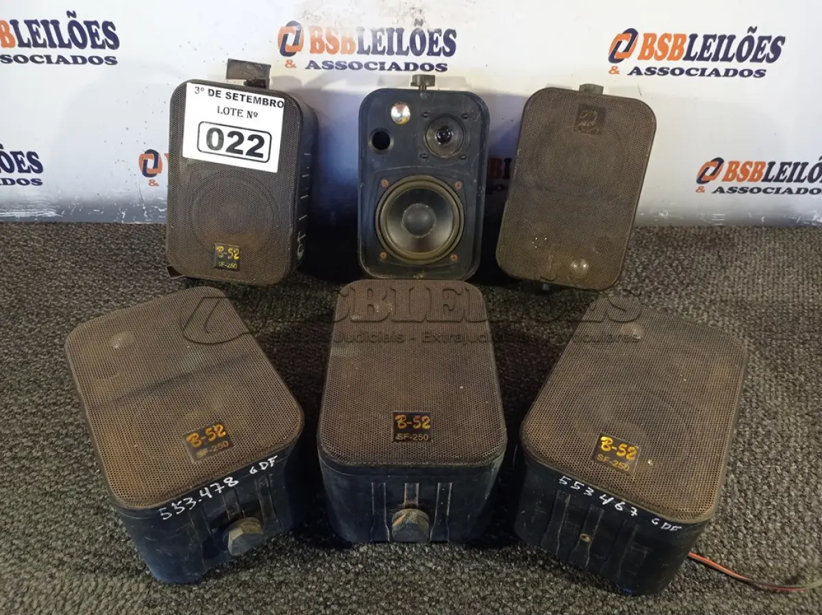 LOTE 022 - 06 CAIXAS DE SOM AMBIENTE MARCAS E MODELOS DIVERSOS. (NO ESTADO) ATENÇÃO! FAZER A VISITAÇÃO ANTES DE ARREMATAR, NÃO SABEMOS SE FUNCIONA. LEILÃO NÃO TEM GARANTIA E NEM DEVOLUÇÃO, SUJEITO A POSSÍVEIS AVARIAS VISÍVEIS/OCULTAS E/OU AUSÊNCIA DE COMPONENTES.