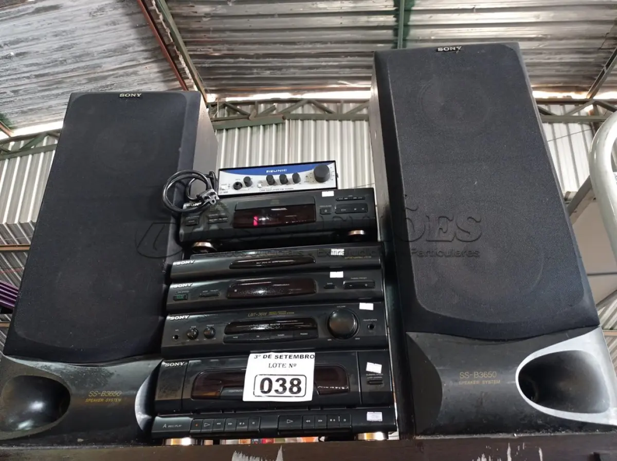 LOTE 038 - 01 APARELHO DE SOM 3X1 E 01 AMPLIFICADOR. (NO ESTADO) ATENÇÃO! FAZER A VISITAÇÃO ANTES DE ARREMATAR, NÃO SABEMOS SE FUNCIONA. LEILÃO NÃO TEM GARANTIA E NEM DEVOLUÇÃO, SUJEITO A POSSÍVEIS AVARIAS VISÍVEIS/OCULTAS E/OU AUSÊNCIA DE COMPONENTES.