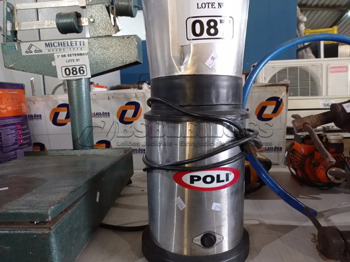 LOTE 087 - 01 LIQUIDIFICADOR INDUSTRIAL MARCA POLI. (NO ESTADO) ATENÇÃO! FAZER A VISITAÇÃO ANTES DE ARREMATAR, NÃO SABEMOS SE FUNCIONA. LEILÃO NÃO TEM GARANTIA E NEM DEVOLUÇÃO, SUJEITO A POSSÍVEIS AVARIAS VISÍVEIS/OCULTAS E/OU AUSÊNCIA DE COMPONENTES.