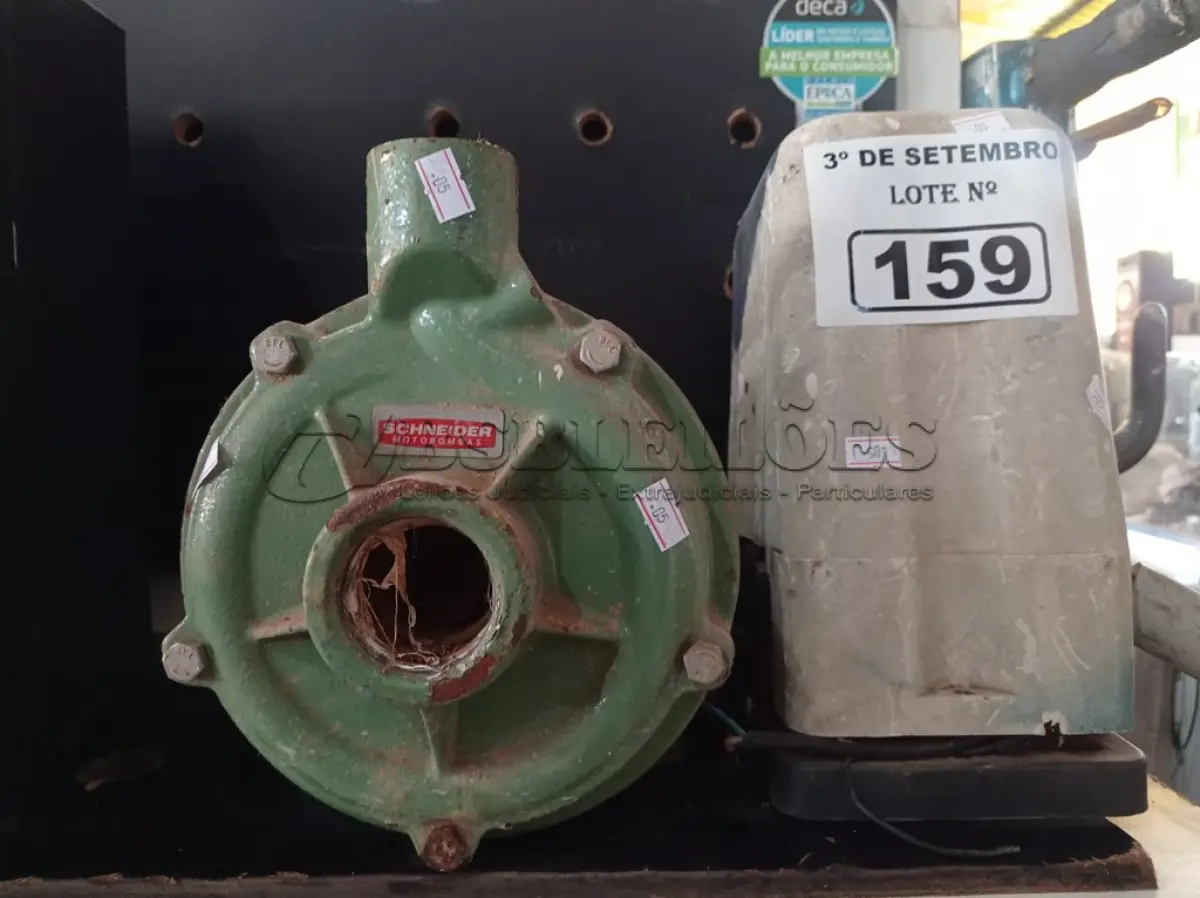 LOTE 159 - 01 BOMBA D’AGUA E MOTOR PARA PORTÃO. (NO ESTADO) ATENÇÃO! FAZER A VISITAÇÃO ANTES DE ARREMATAR, NÃO SABEMOS SE FUNCIONA. LEILÃO NÃO TEM GARANTIA E NEM DEVOLUÇÃO, SUJEITO A POSSÍVEIS AVARIAS VISÍVEIS/OCULTAS E/OU AUSÊNCIA DE COMPONENTES.