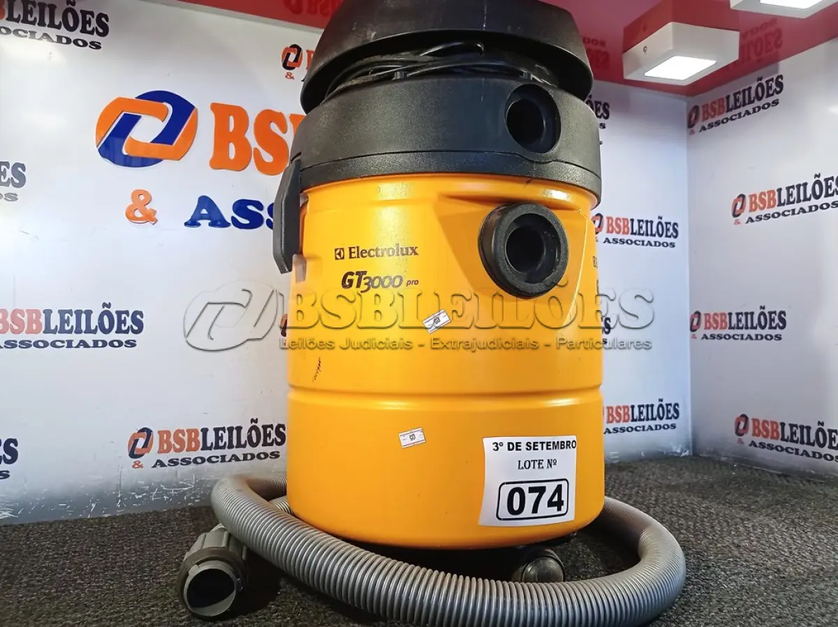 LOTE 074 - 01 ASPIRADOR DE PÓ MARCA ELECTROLUX MODELO GT3000. (NO ESTADO) ATENÇÃO! FAZER A VISITAÇÃO ANTES DE ARREMATAR, NÃO SABEMOS SE FUNCIONA. LEILÃO NÃO TEM GARANTIA E NEM DEVOLUÇÃO, SUJEITO A POSSÍVEIS AVARIAS VISÍVEIS/OCULTAS E/OU AUSÊNCIA DE COMPONENTES.
