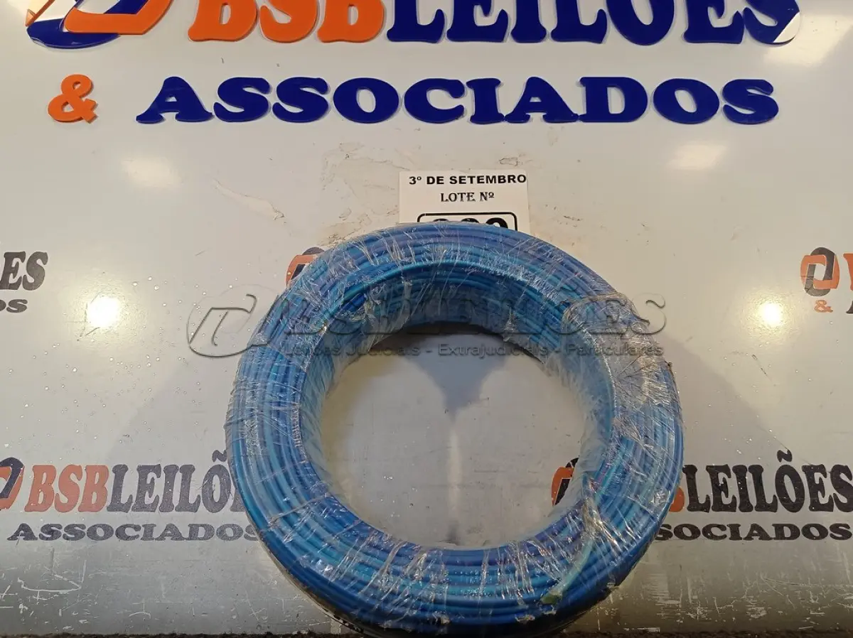 LOTE 060 - 01 ROLO DE CABO FLEXÍVEL 100M, 4MM NA COR AZUL. (NO ESTADO) ATENÇÃO! FAZER A VISITAÇÃO ANTES DE ARREMATAR, NÃO SABEMOS SE FUNCIONA. LEILÃO NÃO TEM GARANTIA E NEM DEVOLUÇÃO, SUJEITO A POSSÍVEIS AVARIAS VISÍVEIS/OCULTAS E/OU AUSÊNCIA DE COMPONENTES.