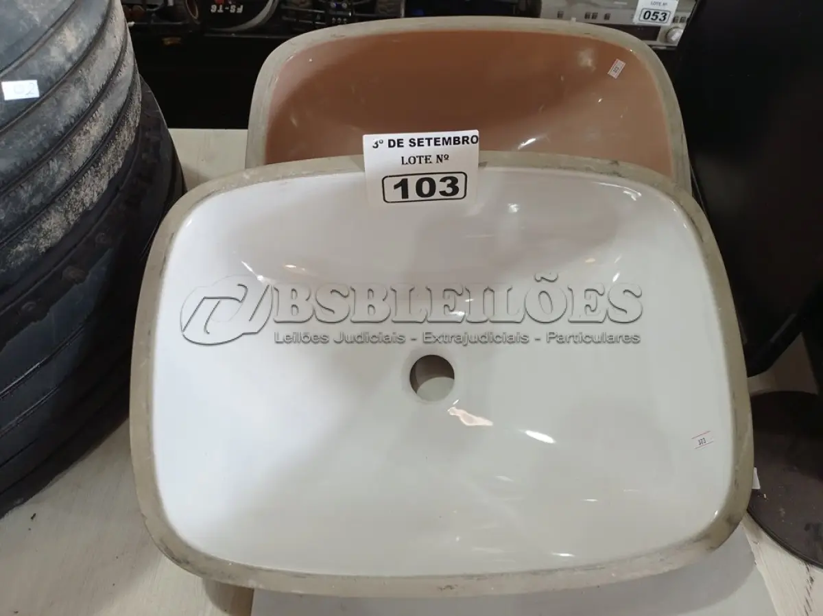 LOTE 103 - 02 CUBAS MARCAS E MODELOS DIVERSOS. (NO ESTADO) ATENÇÃO! FAZER A VISITAÇÃO ANTES DE ARREMATAR, NÃO SABEMOS SE FUNCIONA. LEILÃO NÃO TEM GARANTIA E NEM DEVOLUÇÃO, SUJEITO A POSSÍVEIS AVARIAS VISÍVEIS/OCULTAS E/OU AUSÊNCIA DE COMPONENTES.