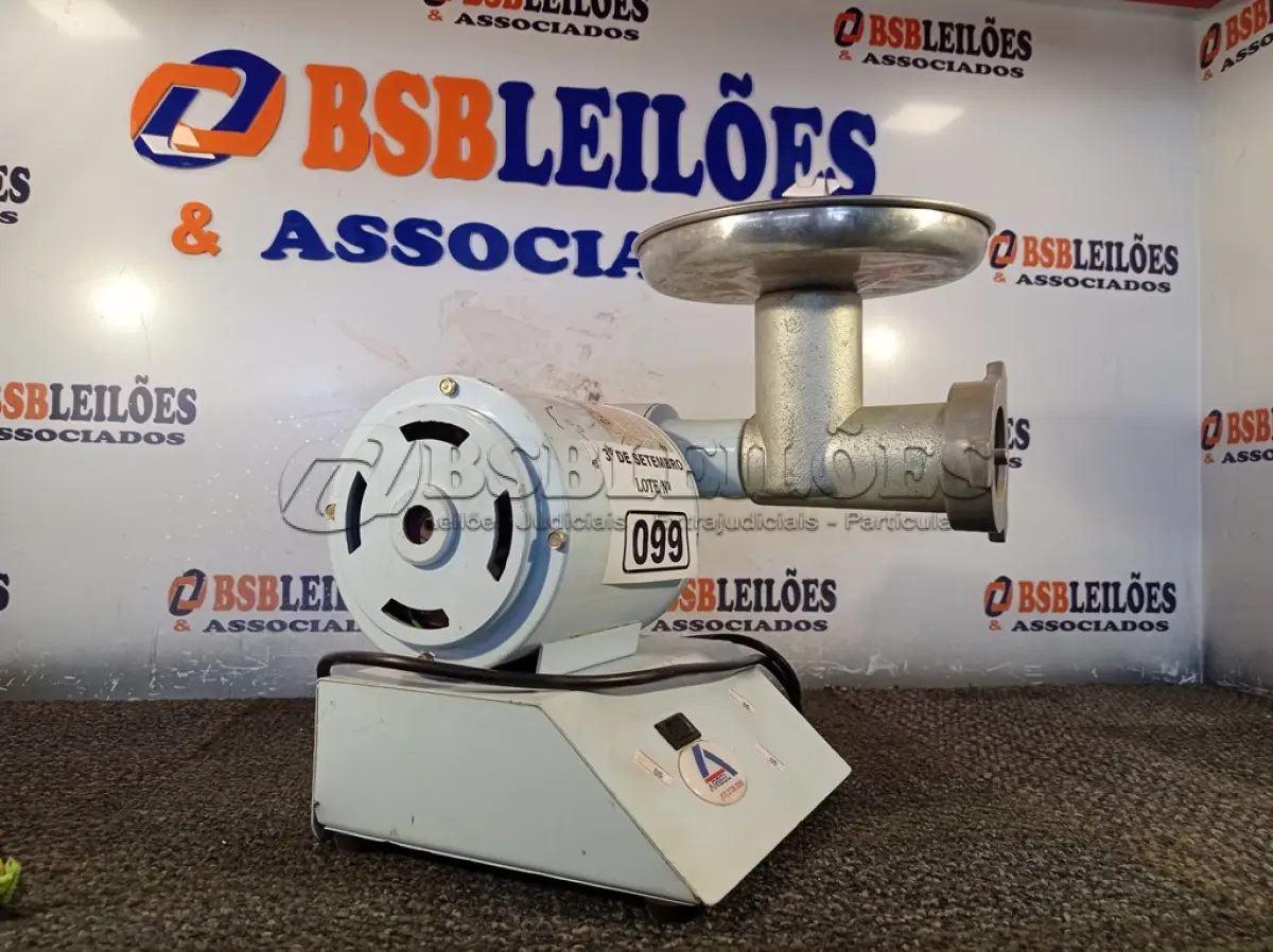 LOTE 099 - 01 MOEDOR DE CARNE MARCA ARBEL. (NO ESTADO) ATENÇÃO! FAZER A VISITAÇÃO ANTES DE ARREMATAR, NÃO SABEMOS SE FUNCIONA. LEILÃO NÃO TEM GARANTIA E NEM DEVOLUÇÃO, SUJEITO A POSSÍVEIS AVARIAS VISÍVEIS/OCULTAS E/OU AUSÊNCIA DE COMPONENTES.