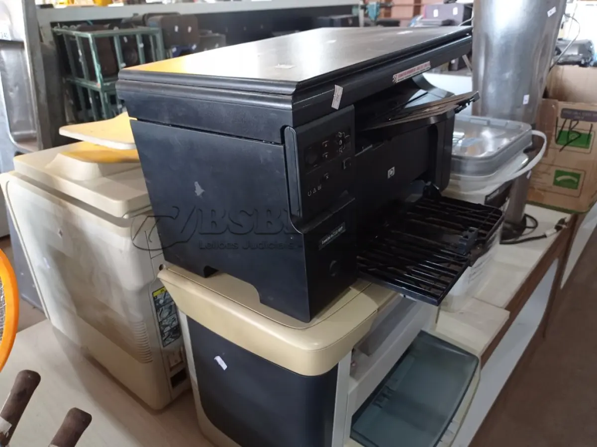 LOTE 116 - 03 IMPRESSORAS SENDO 01 MULTIFUNCIONAL XEROX PHASER 3300MFP. (NO ESTADO) ATENÇÃO! FAZER A VISITAÇÃO ANTES DE ARREMATAR, NÃO SABEMOS SE FUNCIONA. LEILÃO NÃO TEM GARANTIA E NEM DEVOLUÇÃO, SUJEITO A POSSÍVEIS AVARIAS VISÍVEIS/OCULTAS E/OU AUSÊNCIA DE COMPONENTES.