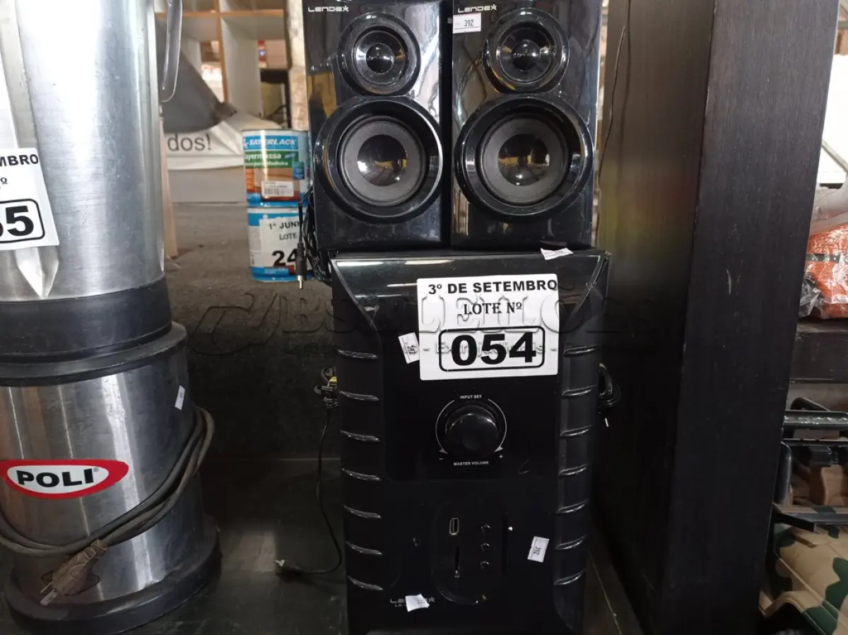 LOTE 054 - 01 SUBWOOFER E 05 CAIXINHAS DE SOM PARA HOME THEATER. (NO ESTADO) ATENÇÃO! FAZER A VISITAÇÃO ANTES DE ARREMATAR, NÃO SABEMOS SE FUNCIONA. LEILÃO NÃO TEM GARANTIA E NEM DEVOLUÇÃO, SUJEITO A POSSÍVEIS AVARIAS VISÍVEIS/OCULTAS E/OU AUSÊNCIA DE COMPONENTES.