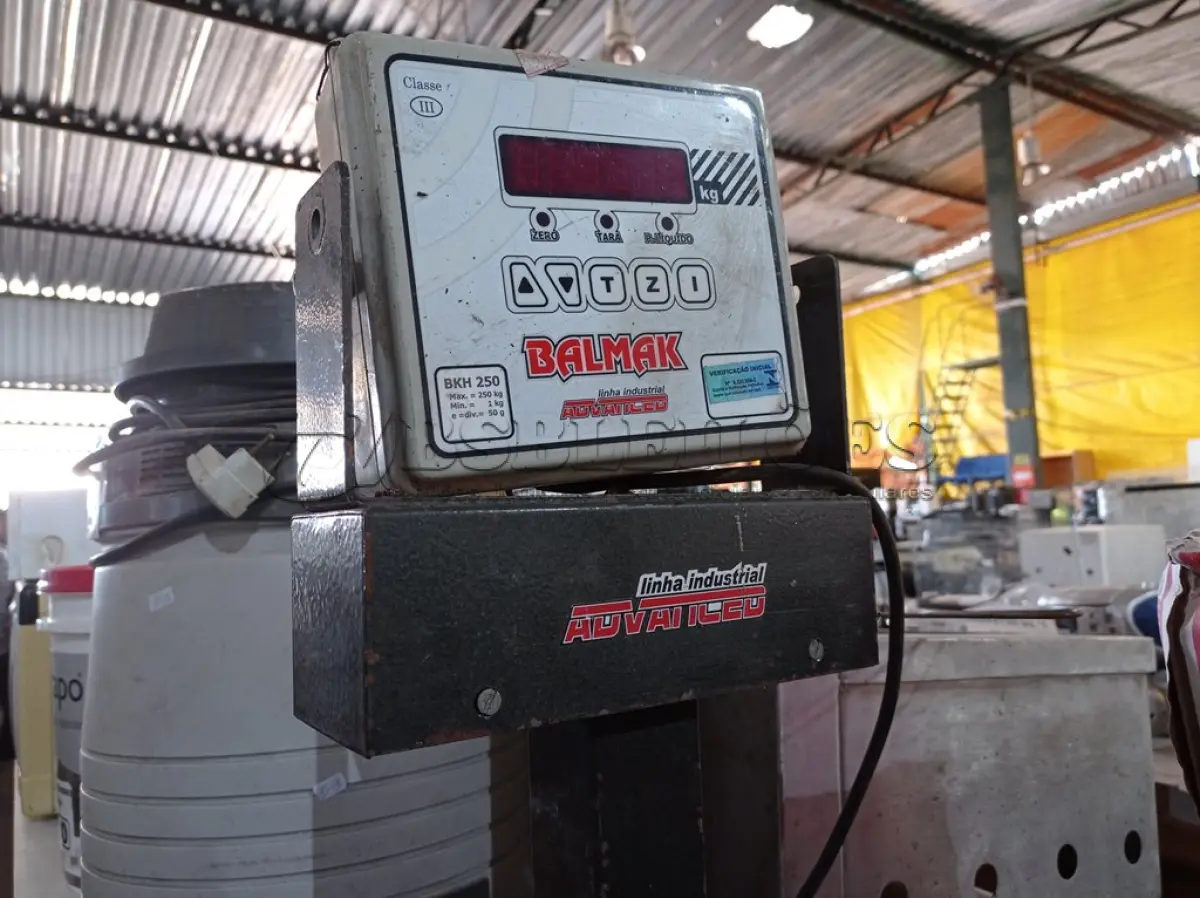 LOTE 134 - 01 BALANÇA ELETRÔNICA MARCA BALMAK CAPACIDADE 250KG. (NO ESTADO) ATENÇÃO! FAZER A VISITAÇÃO ANTES DE ARREMATAR, NÃO SABEMOS SE FUNCIONA. LEILÃO NÃO TEM GARANTIA E NEM DEVOLUÇÃO, SUJEITO A POSSÍVEIS AVARIAS VISÍVEIS/OCULTAS E/OU AUSÊNCIA DE COMPONENTES.
