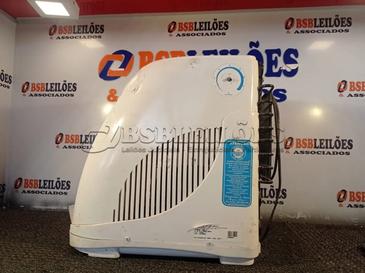 LOTE 016 - 01 BEBEDOURO PARA GARRAFÃO. (NO ESTADO) ATENÇÃO! FAZER A VISITAÇÃO ANTES DE ARREMATAR, NÃO SABEMOS SE FUNCIONA. LEILÃO NÃO TEM GARANTIA E NEM DEVOLUÇÃO, SUJEITO A POSSÍVEIS AVARIAS VISÍVEIS/OCULTAS E/OU AUSÊNCIA DE COMPONENTES.