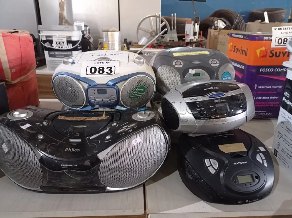 LOTE 083 - 10 APARELHOS DE SOM MARCAS E MODELOS DIVERSOS COM AVARIAS. (NO ESTADO) ATENÇÃO! FAZER A VISITAÇÃO ANTES DE ARREMATAR, NÃO SABEMOS SE FUNCIONA. LEILÃO NÃO TEM GARANTIA E NEM DEVOLUÇÃO, SUJEITO A POSSÍVEIS AVARIAS VISÍVEIS/OCULTAS E/OU AUSÊNCIA DE COMPONENTES.